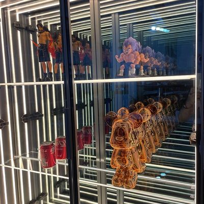 유행의 유리 문 LED 무한 거울 와인 캐비닛으로 당신의 거실을 높여
