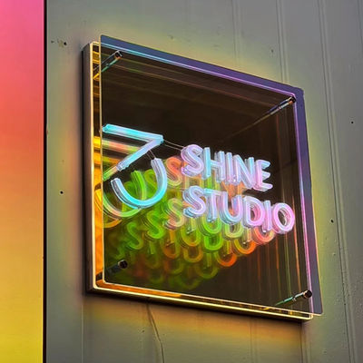 커스터마이징 할 수있는 색상 3D LED 인피니티 효과 거울 빛 유리 소재로 네온 표지판