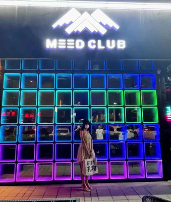 LED 스트립 홀로그램 디스플레이 게시판으로 야외 광고 게임을 업그레이드