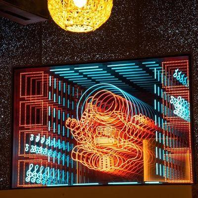 사용자 정의 RGB 아크릴 거울판 네온 라이트 워드 글자 무제한 거울 전자 표지